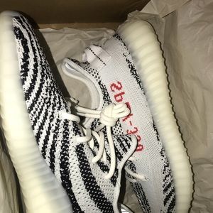 Yeezy boost 350 v2 ‘zebra’